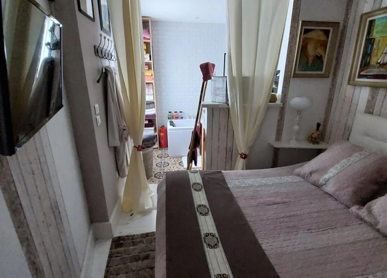 Demeure Prosper 1 chambre d'hôte avec petit déjeuner compris Labegude Couette-café